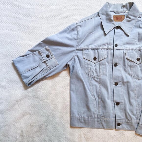 Levi’s Light Wash Thin Denim Jacket - Picture 8 of 8